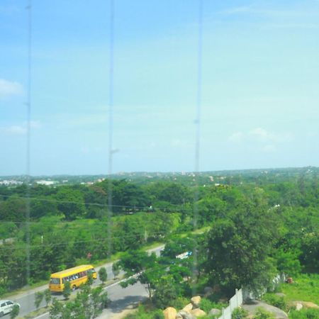 Sri Raghavendra Grand Hotell Turkapally Eksteriør bilde