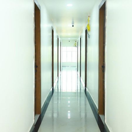 Sri Raghavendra Grand Hotell Turkapally Eksteriør bilde