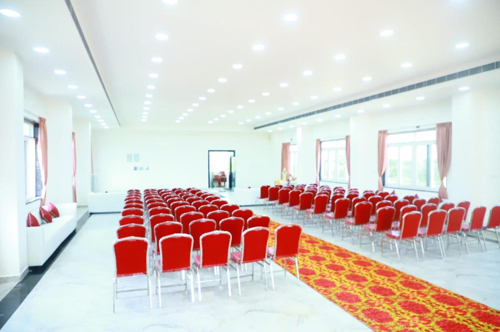 Sri Raghavendra Grand Hotell Turkapally Eksteriør bilde